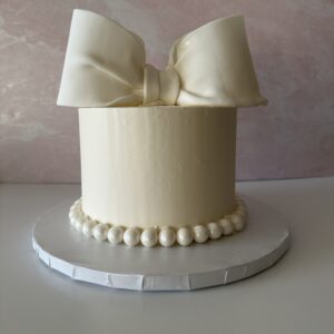Luxury bow cake Miami – tall buttercream cake with large bow by Tantay Cake Studio
