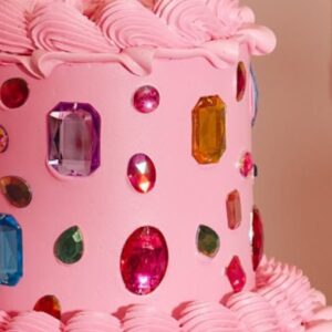 T'antay Cake Studio based in Miami Florida. Chocolate cake with pistachio flavor of the month.